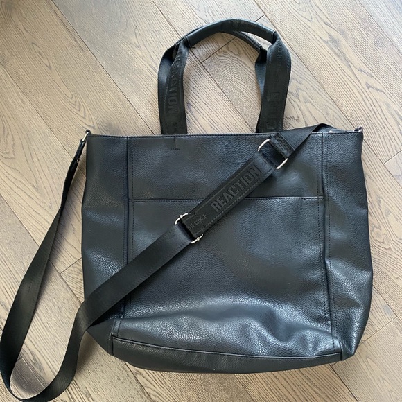 Kenneth Cole Reaction Crossbody Bag - Picture 2 of 12
